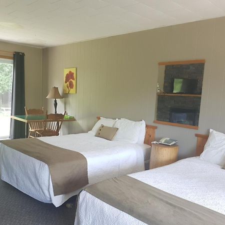 The Spirit Rock Outpost & Lodge Wiarton Esterno foto