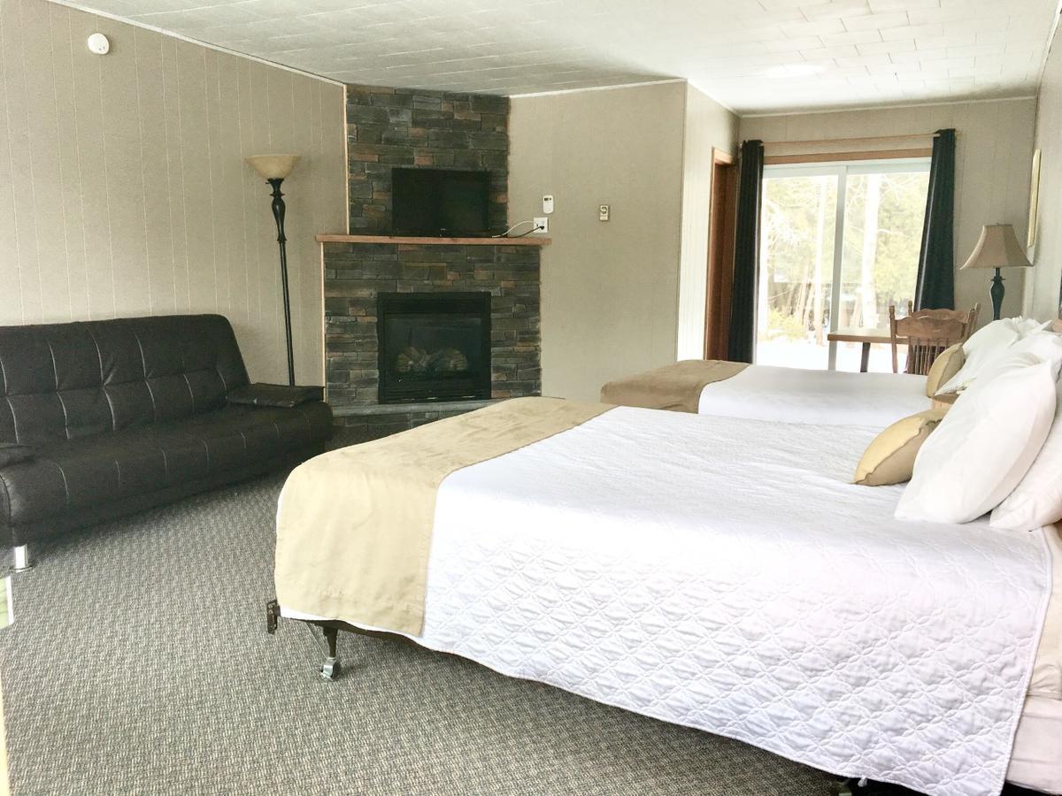The Spirit Rock Outpost & Lodge Wiarton Esterno foto