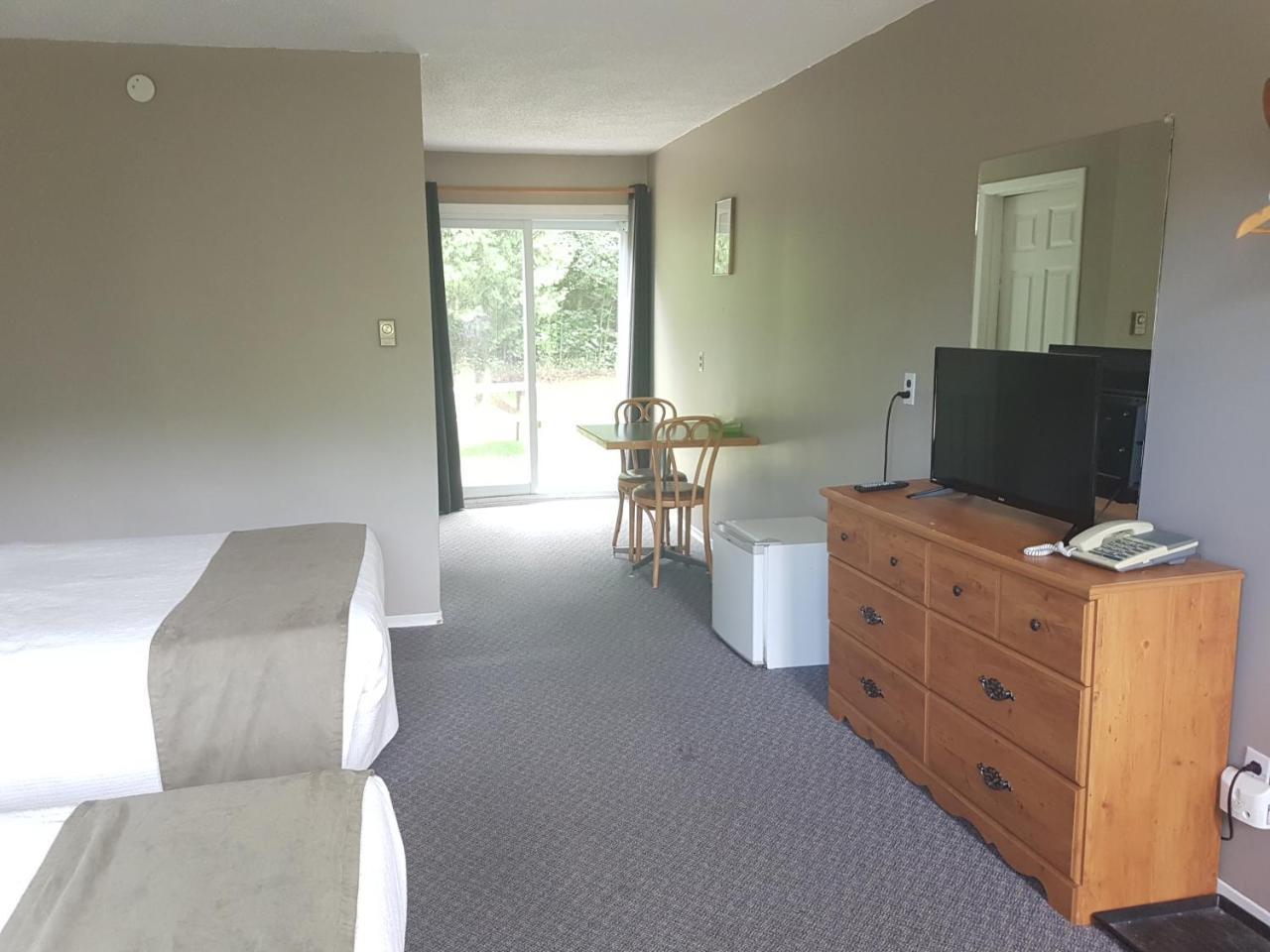 The Spirit Rock Outpost & Lodge Wiarton Esterno foto